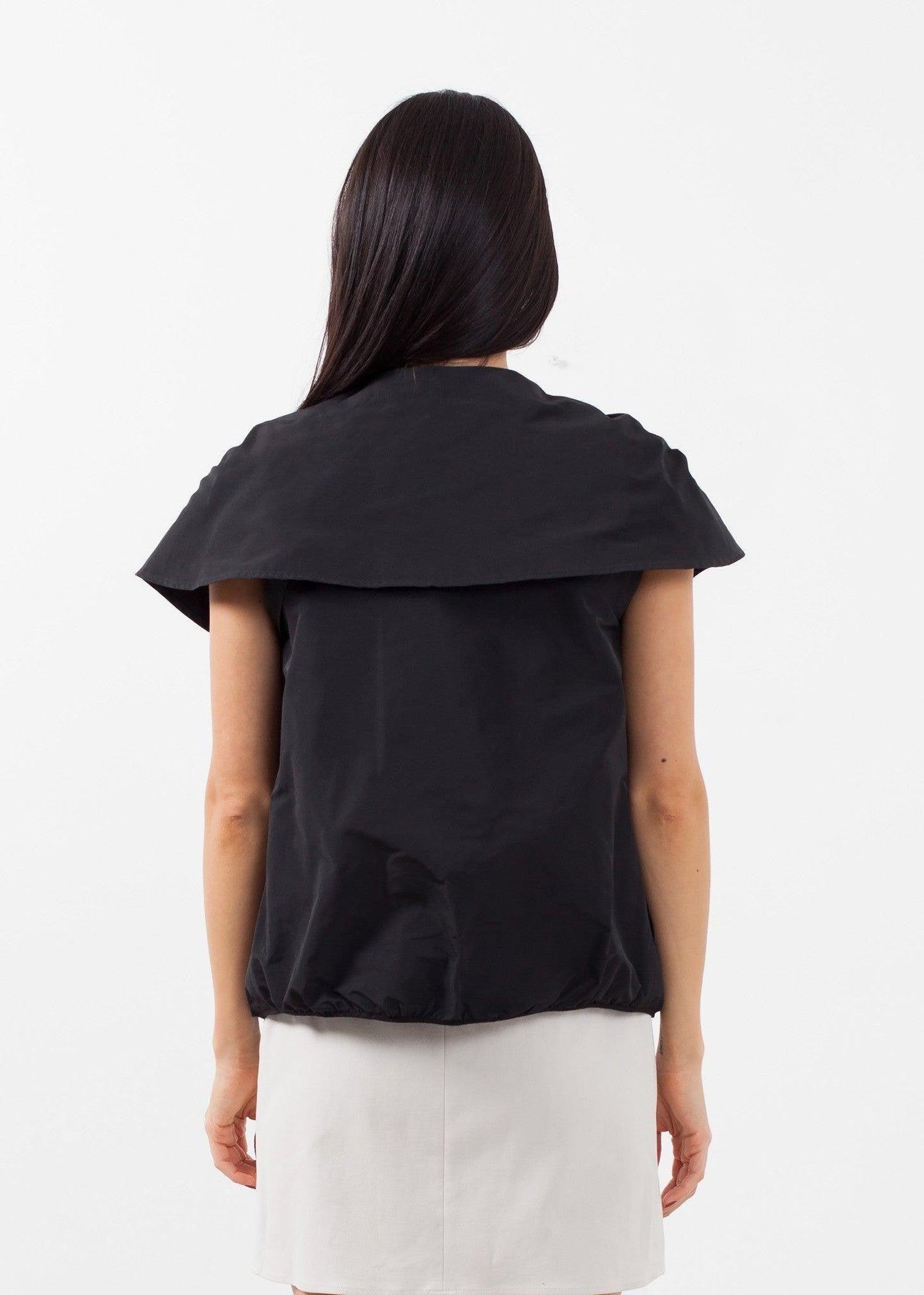 Sleeveless Cape Jacket.
