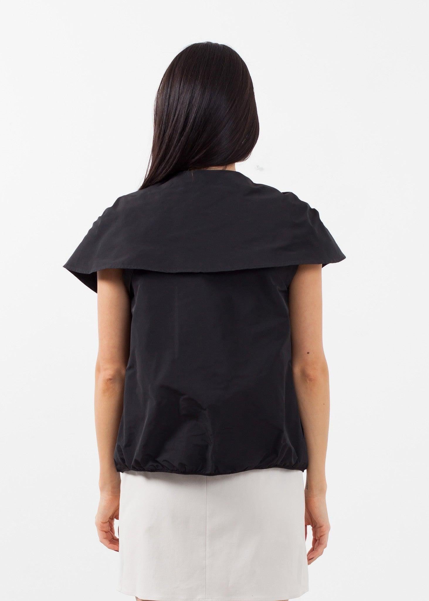 Sleeveless Cape Jacket.