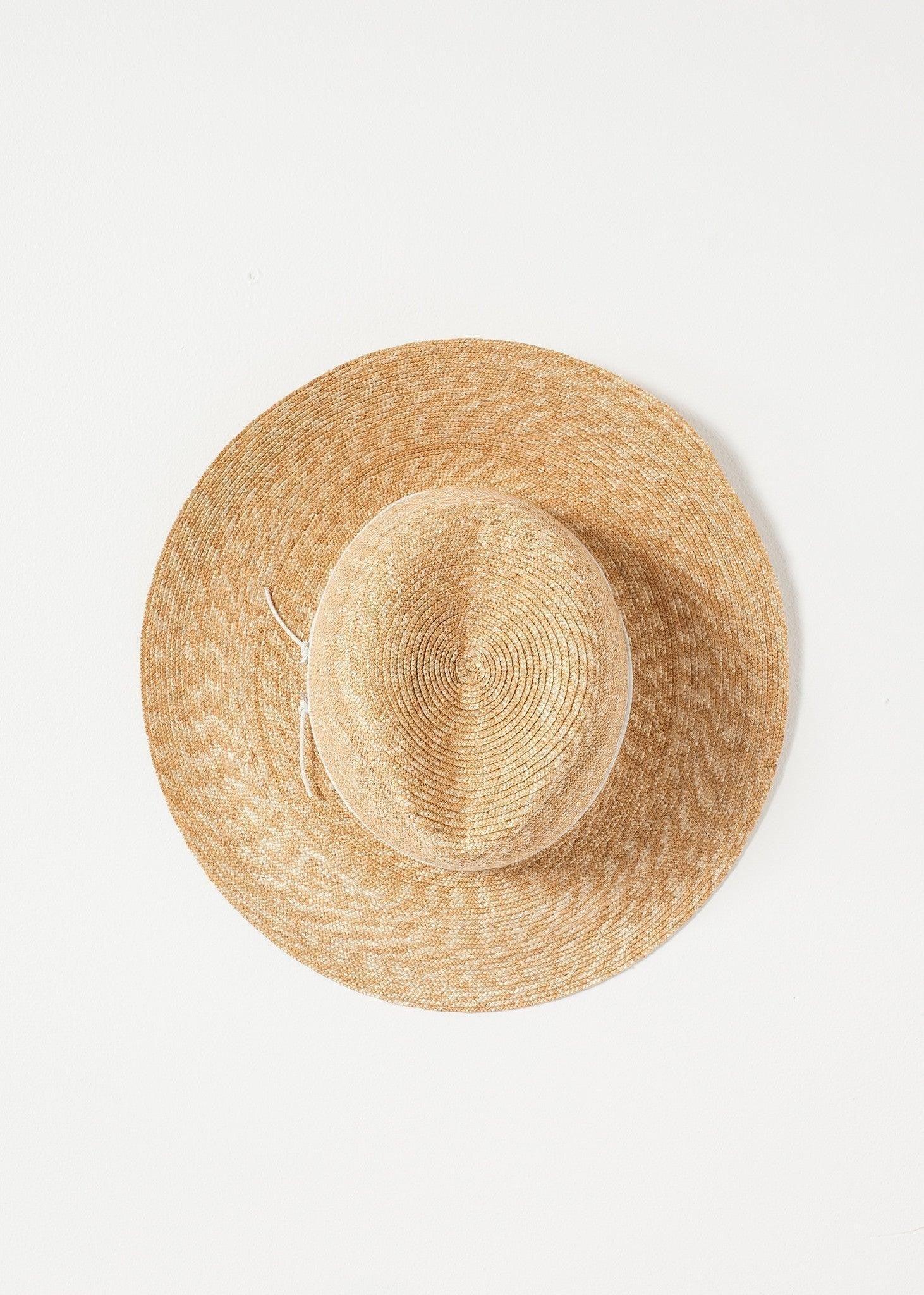 Wrapped Up Hat in Straw/White.