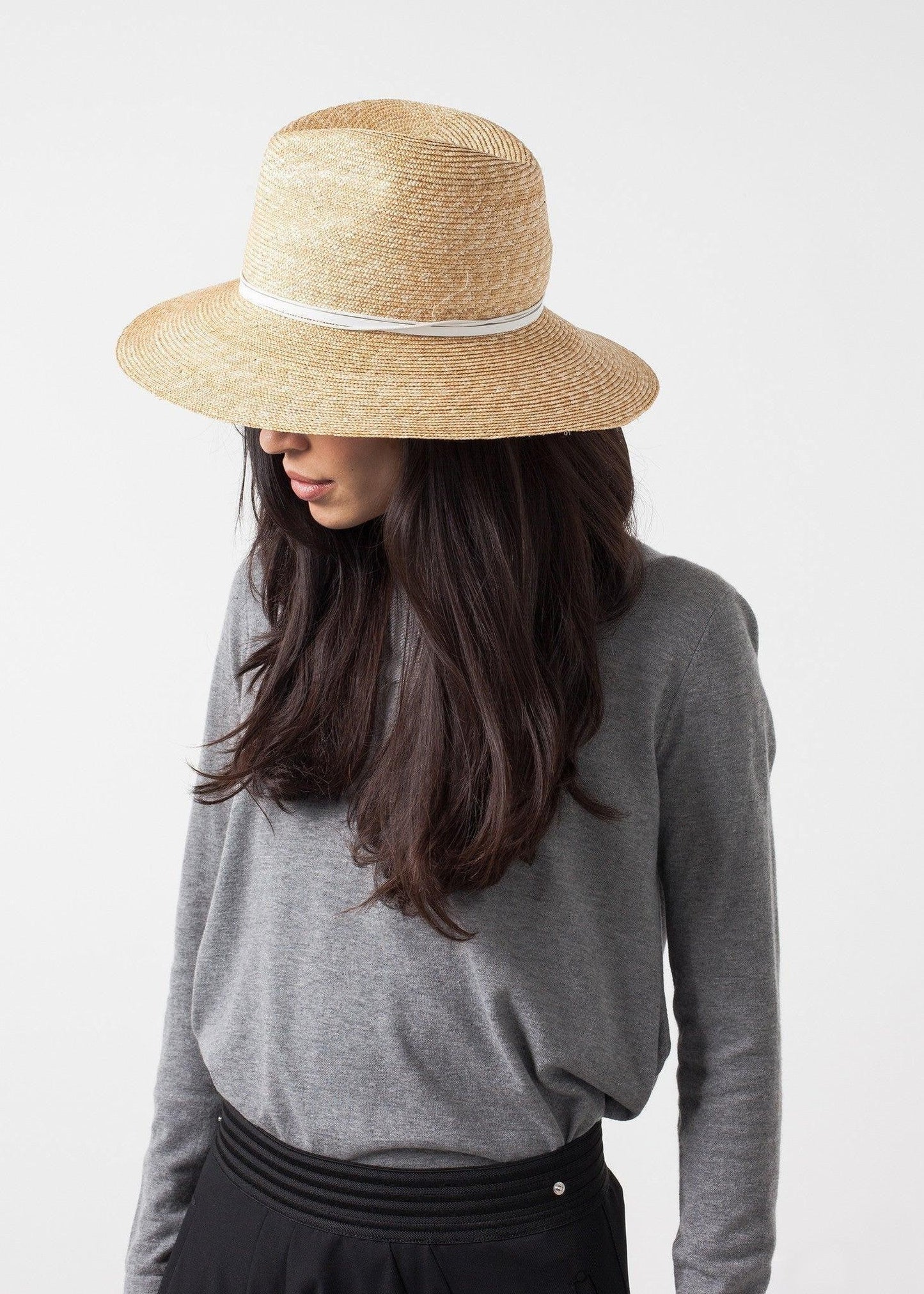 Wrapped Up Hat in Straw/White.